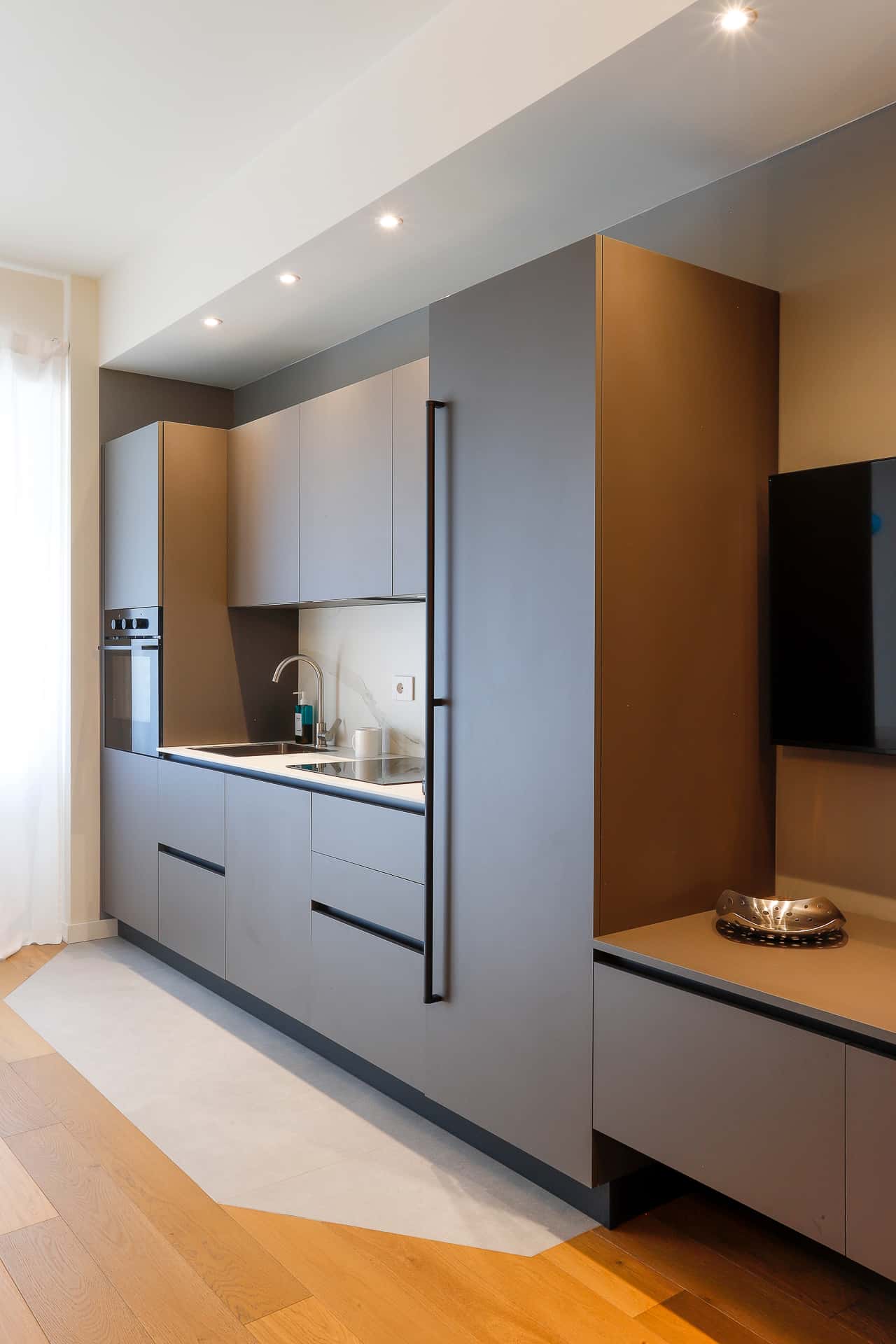 Moderno bilocale in Via Archimede, Milano