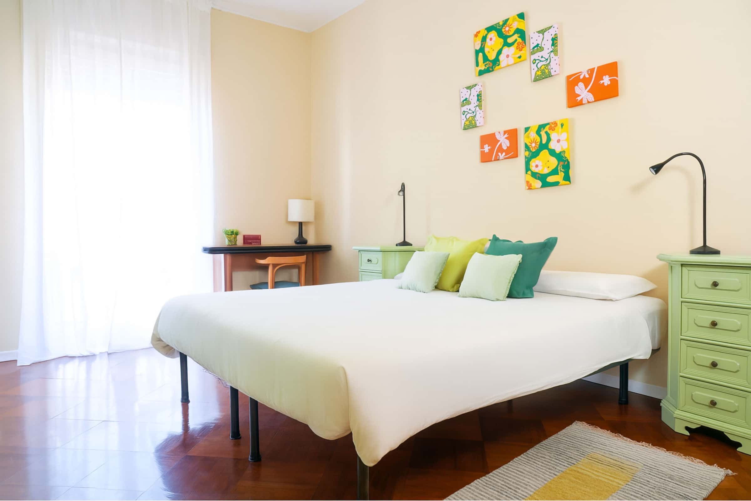 Room n°2 - Large and comfortable room Piazza De Angeli, Milan