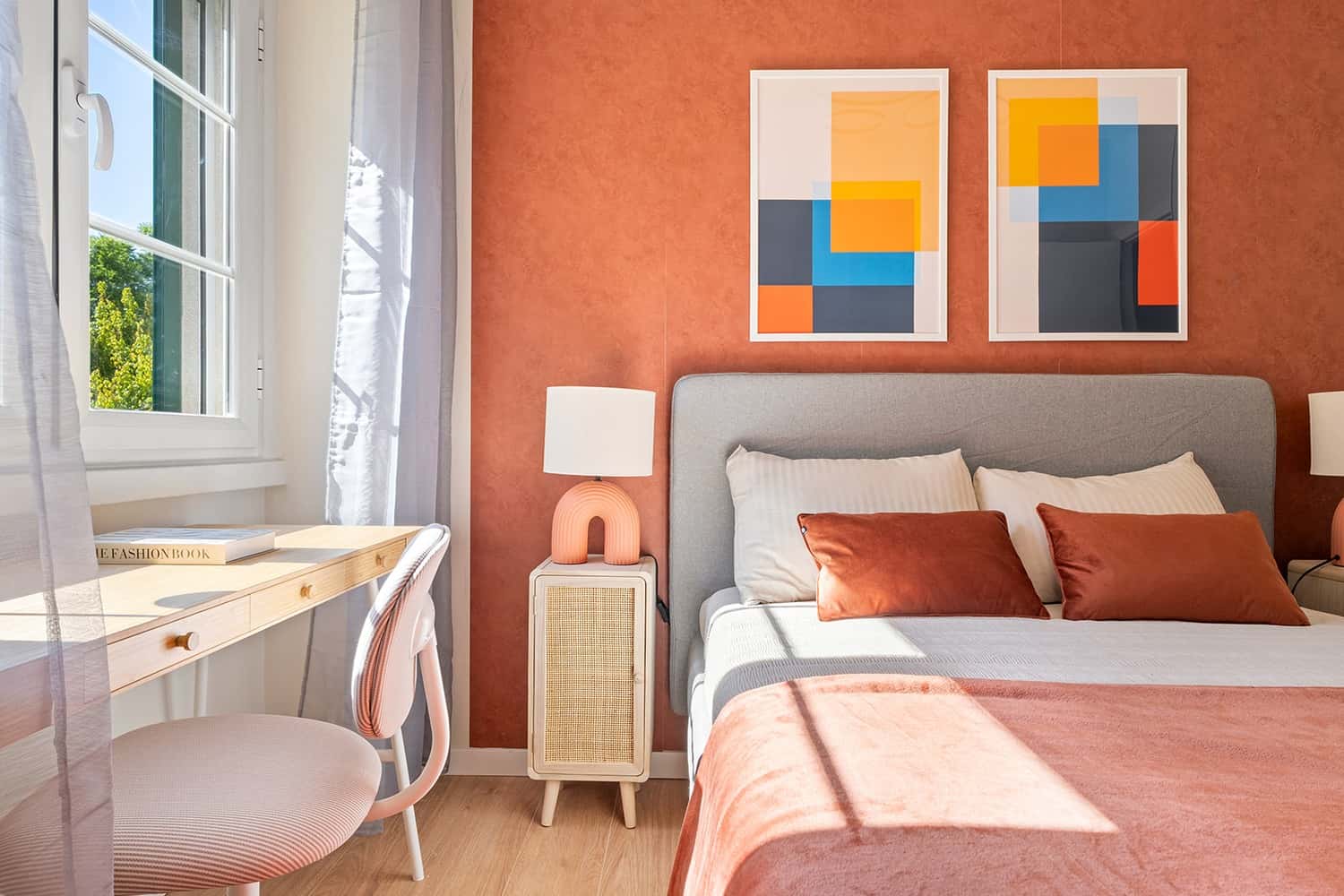 Room 2 - 89. Rua Afonso Lopes Vieira 47 2E