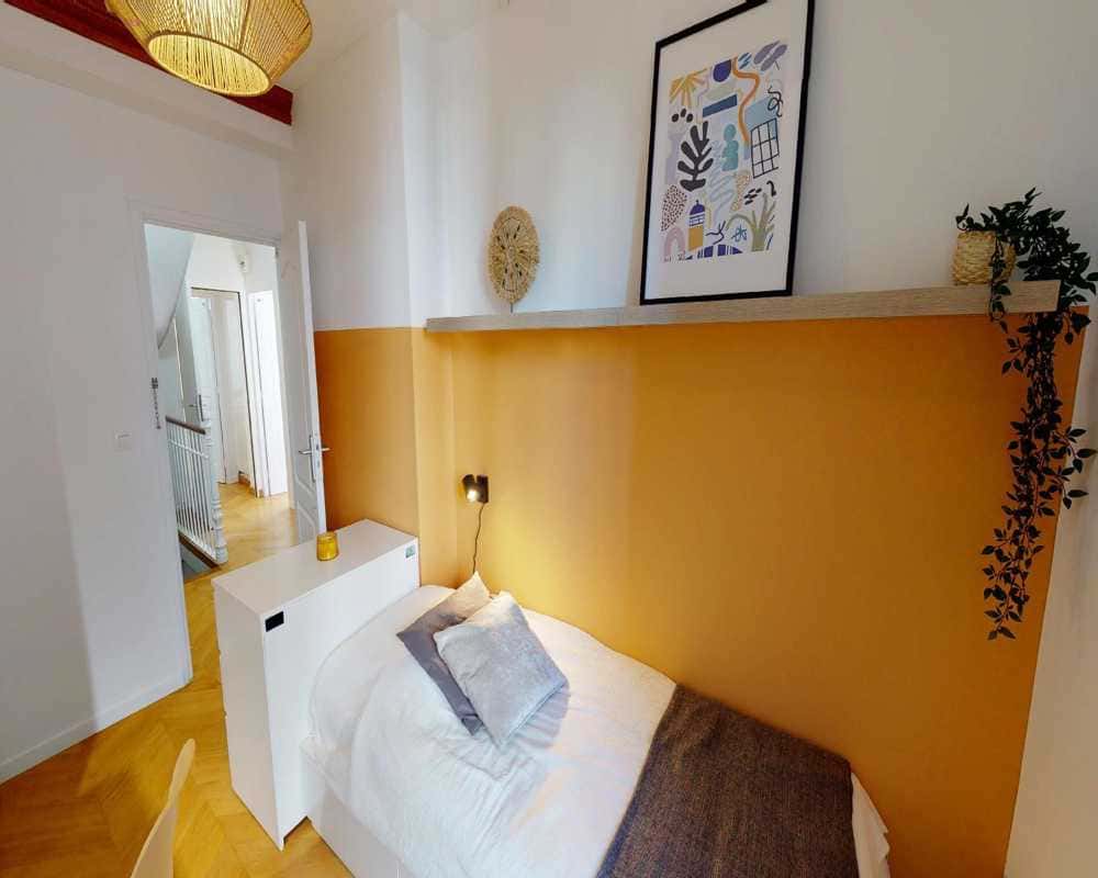 Chambre dans le Rue Danton