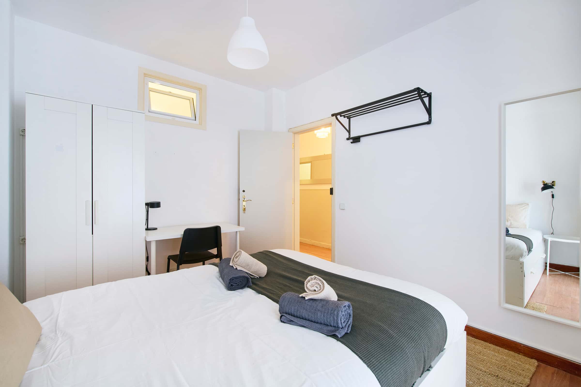 Comfortable double bedroom with balcony in Saldanha - Room 5