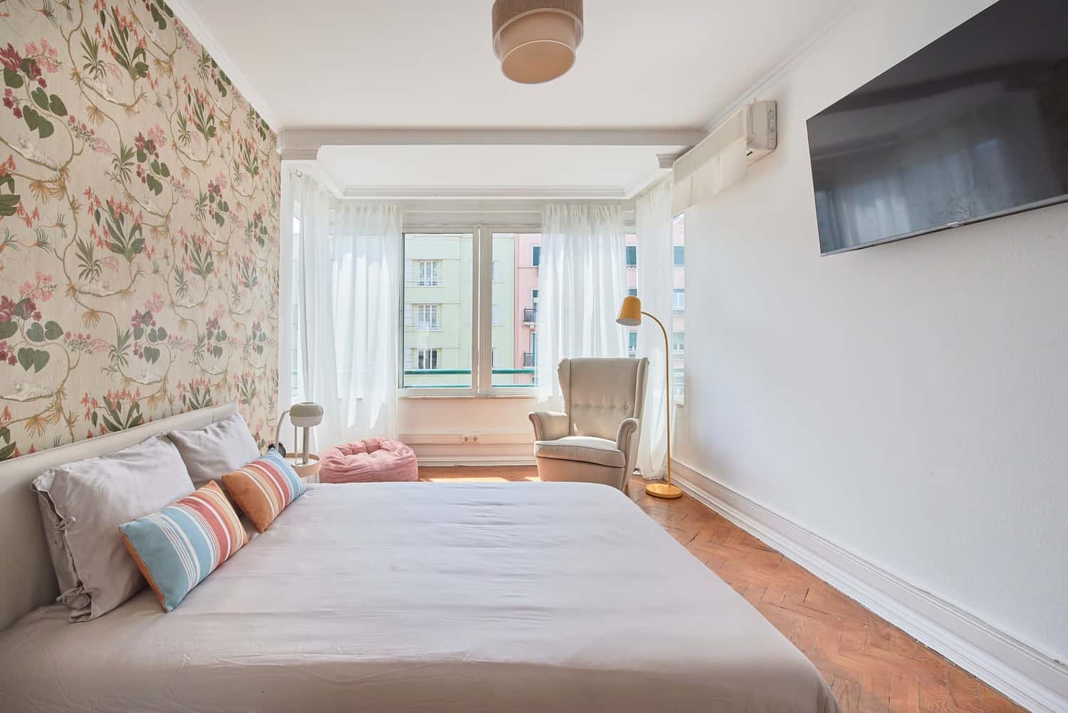 Room 5 - 46. Rua Castilho 90 4E