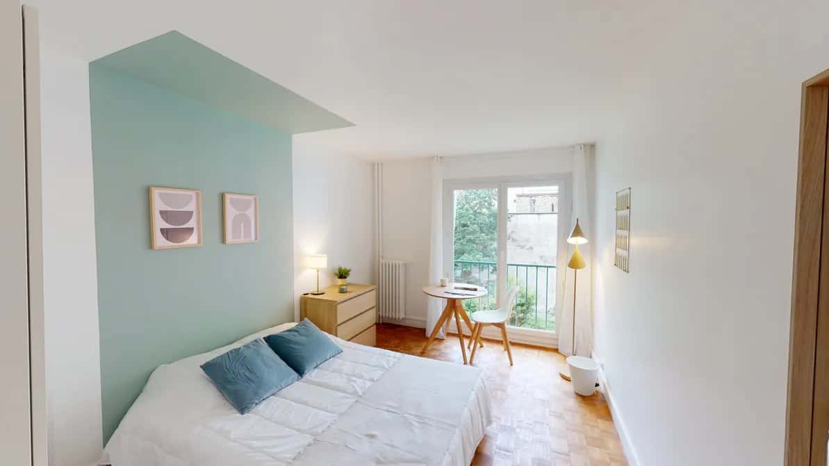 Chambre dans Rue Claude Decaen, Paris pour 101 m² avec 5 chambres