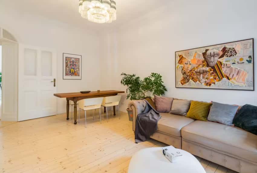100 sqm! Charming 3 rooms+balcony Friedrichshain