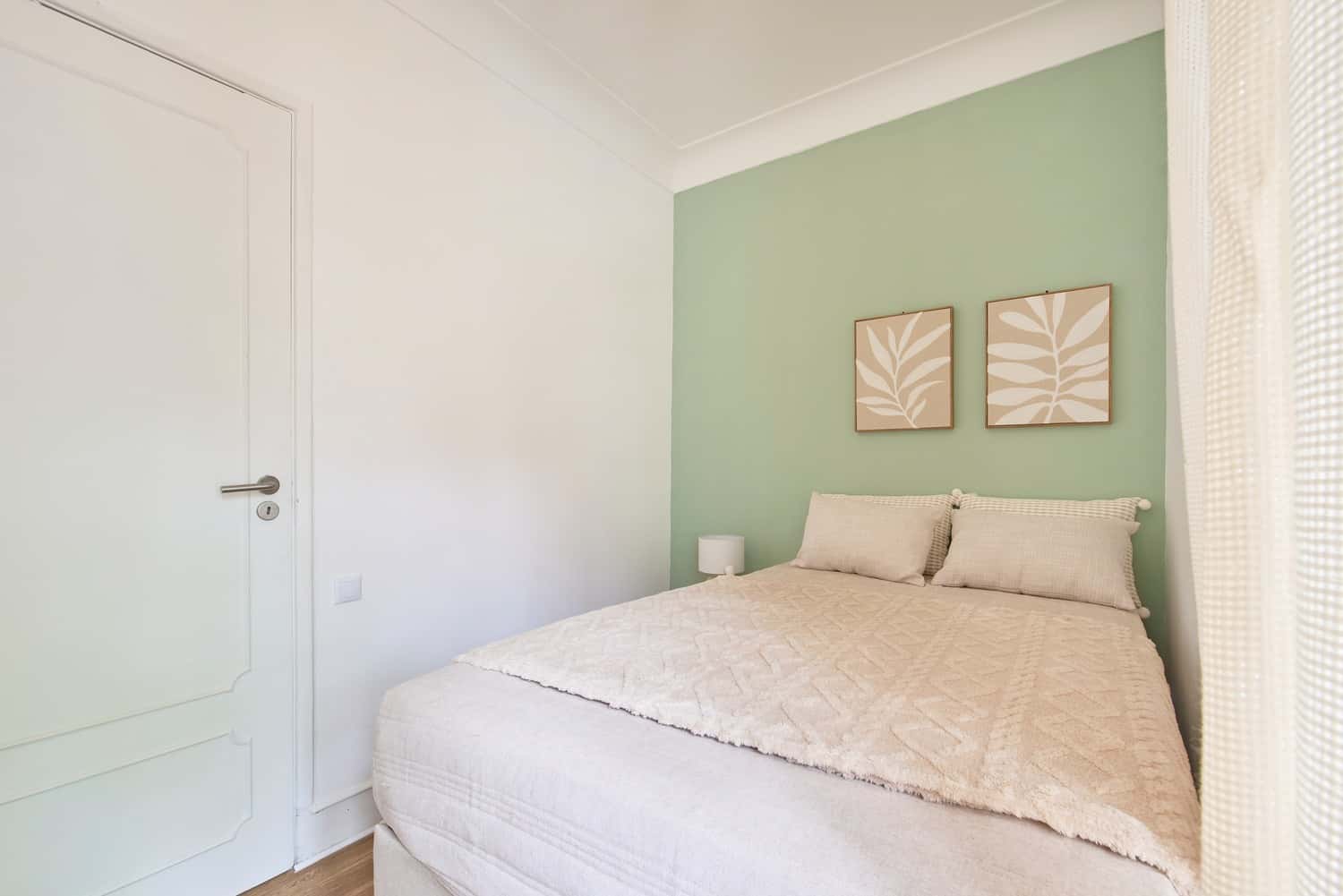 Room 2 - 87. Avenida de Roma 16 2E