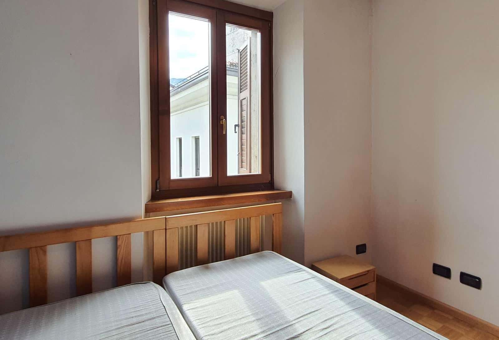 A9/S2 - stanza con due letti uniti in only 2-bedroom apartment in Centro Storico, Trento