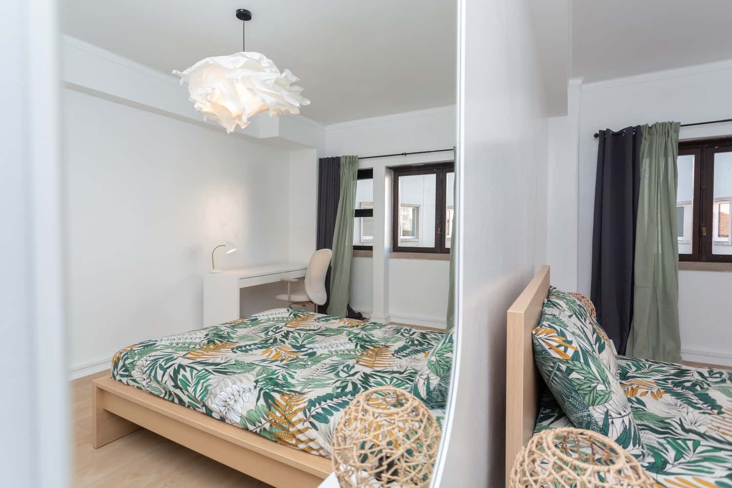 Room 10 - 35. Fontes Pereira Melo 3 6D