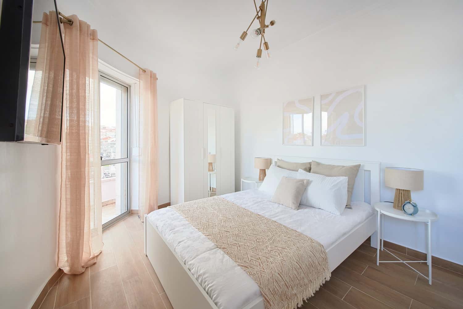Room 2 - 205. Mouzinho Albuquerque 2 3E