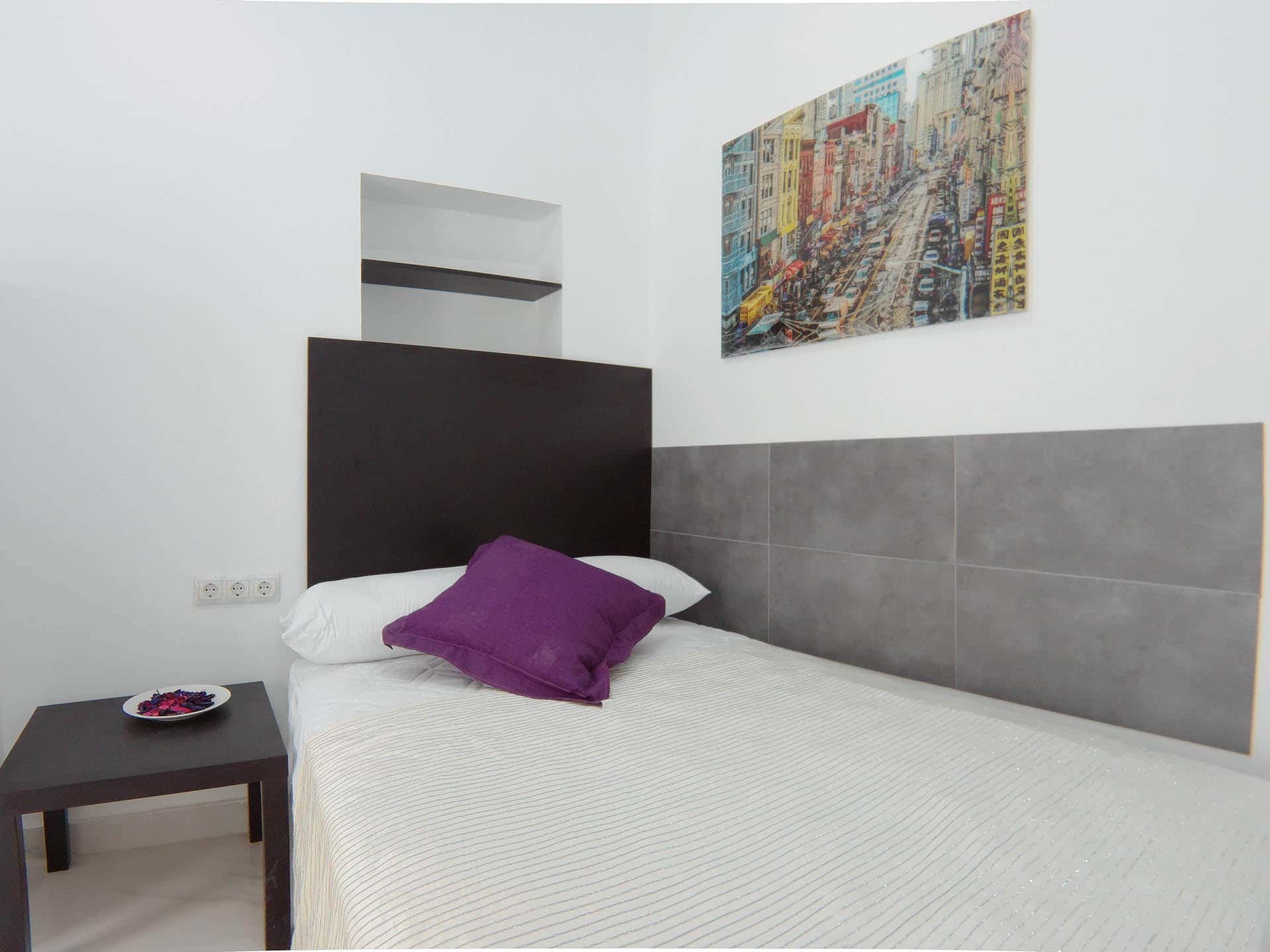 Room Calle Almendrales