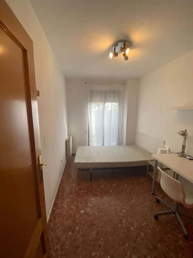 Habitación en piso de 4 habitaciones en Jesús