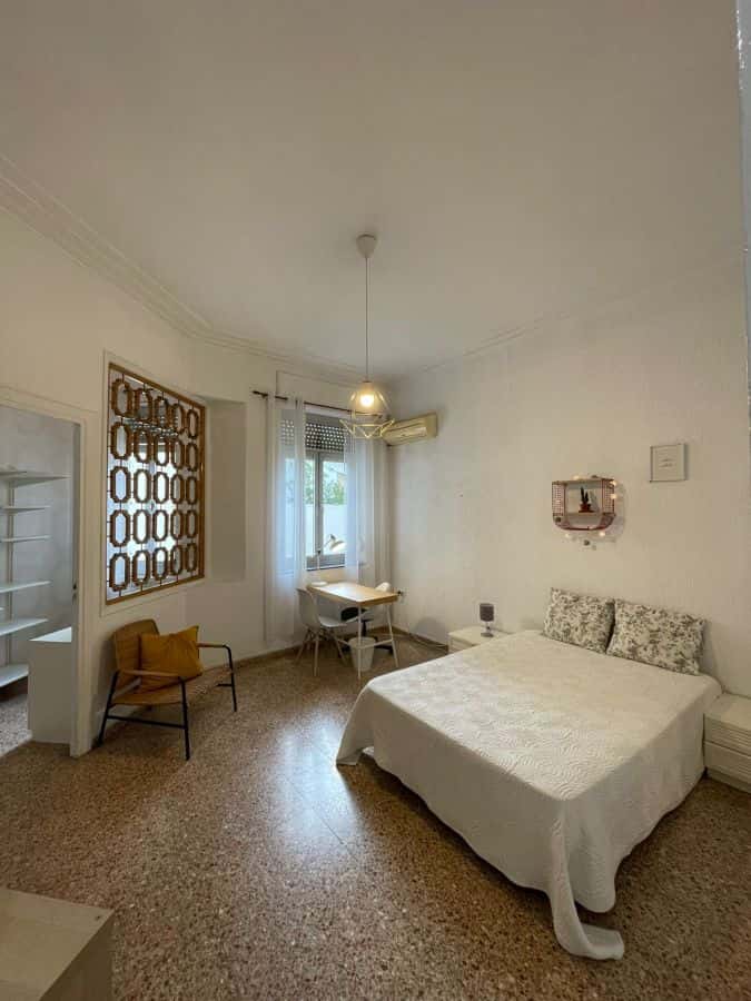 Habitación en piso de 4 habitaciones en Eixample