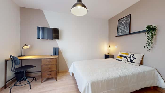 Listing photo thumbnail