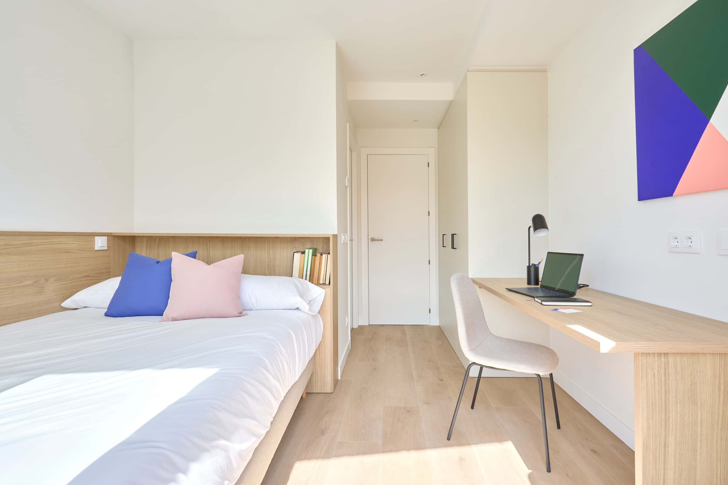 Double room with terrace  with private bathroom for individual use