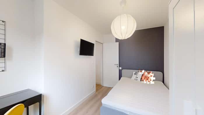 Listing photo thumbnail