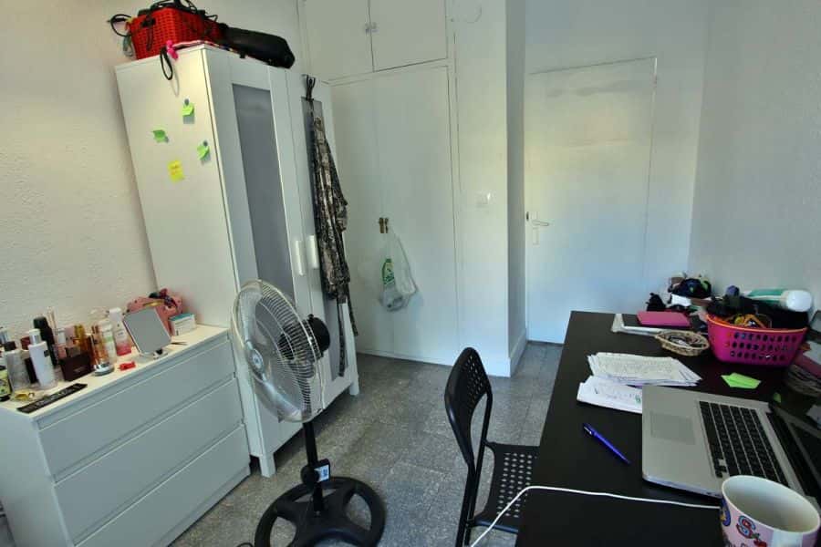 Habitación en piso de 4 habitaciones en La Petxina