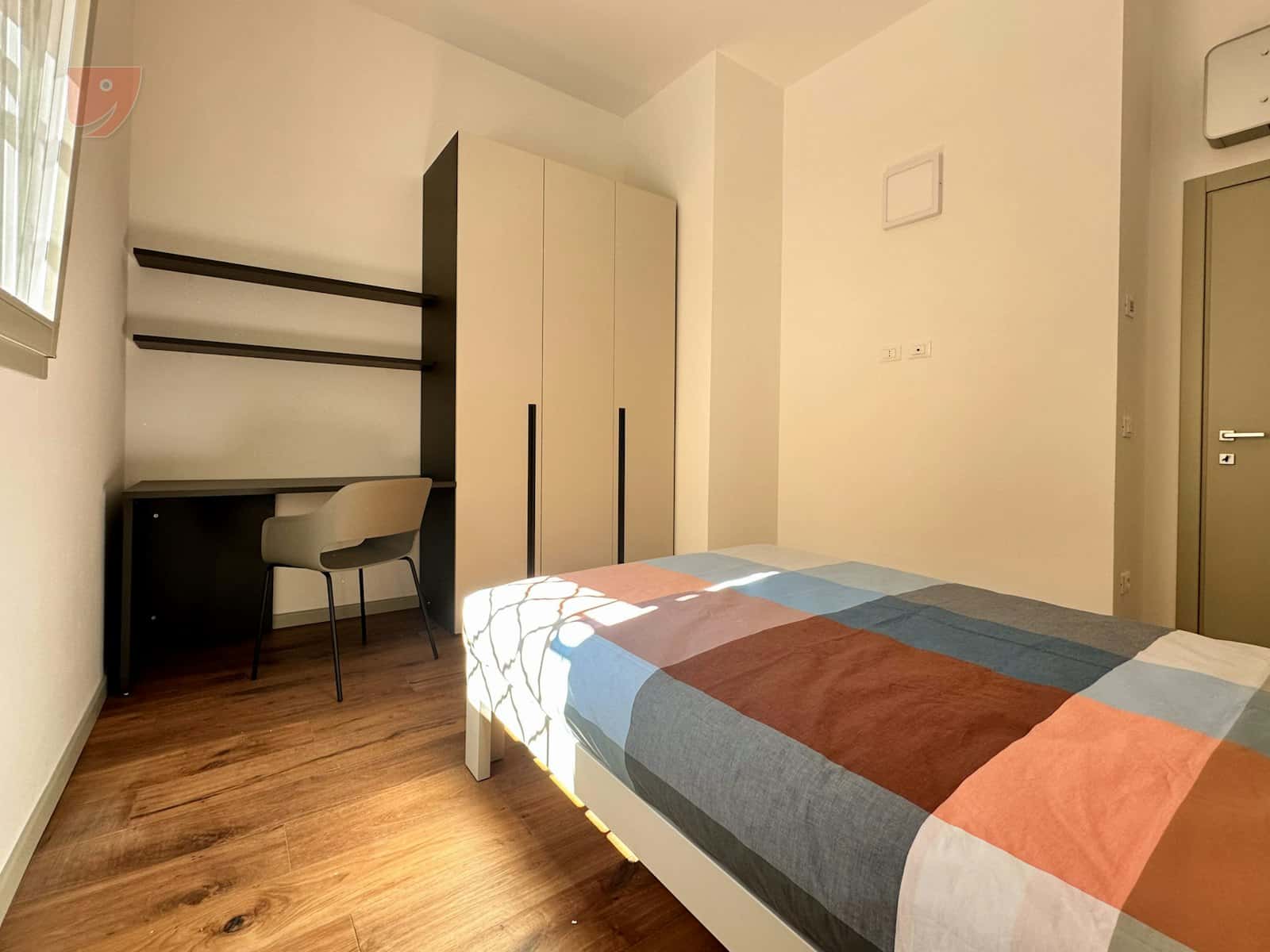 Quarto em Via Montebello, Ferrara para 60 m² com 4 quartos