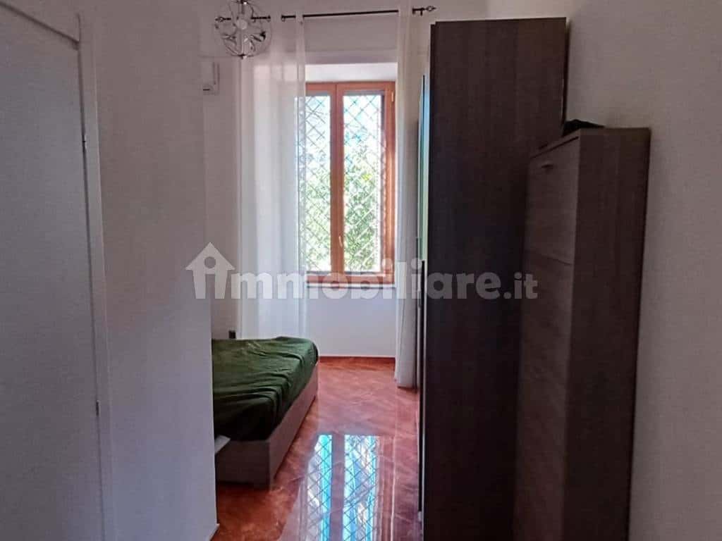 Quarto em Via Leone Marsicano, Napoli para 120 m² com 4 quartos