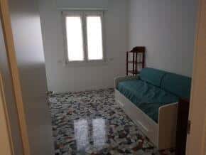 Room in Viale Corsica, Milano for 75 m² with 2 bedrooms