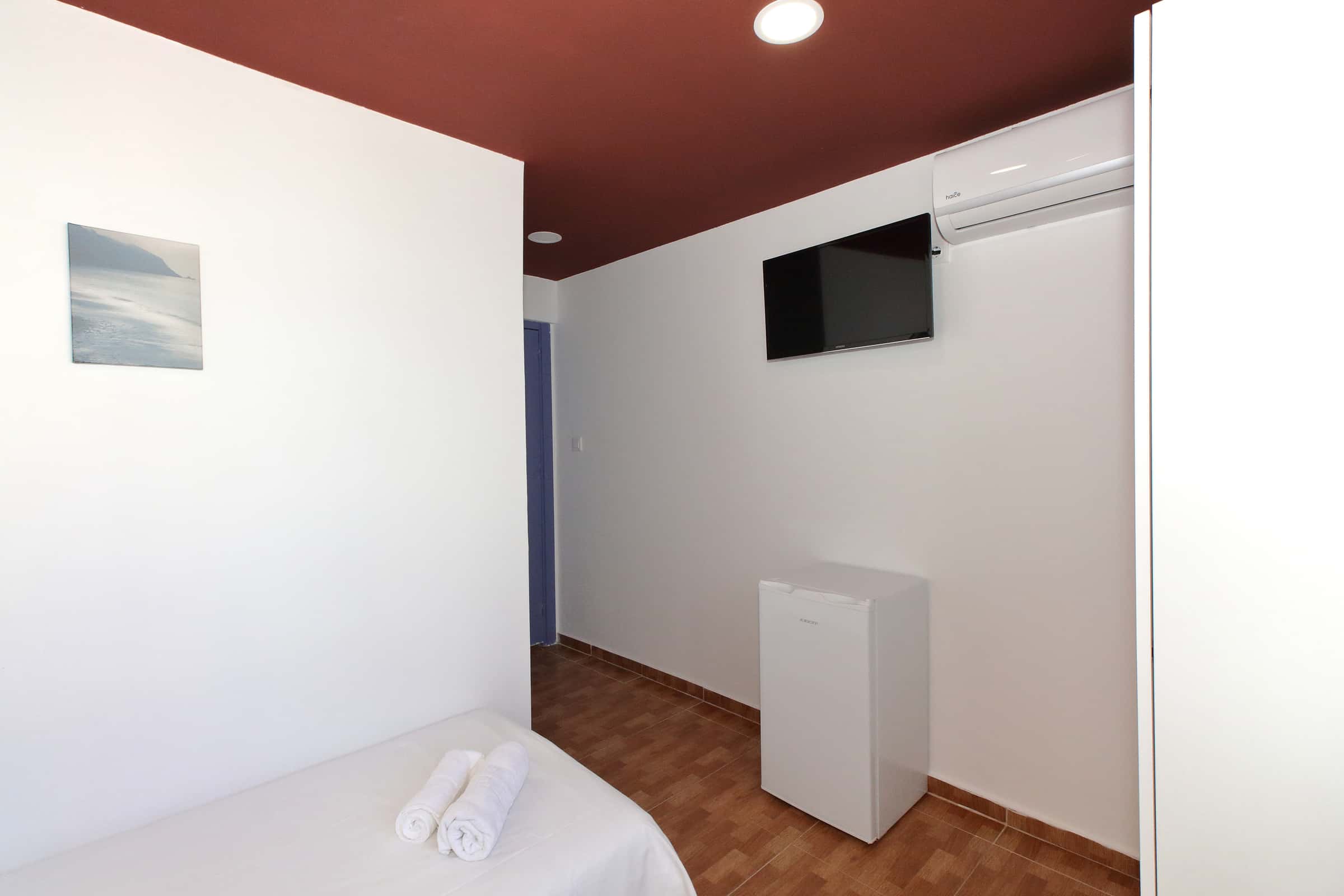 En-suite Room in Rua Ferreira Lapa, Lisbon (Students only)