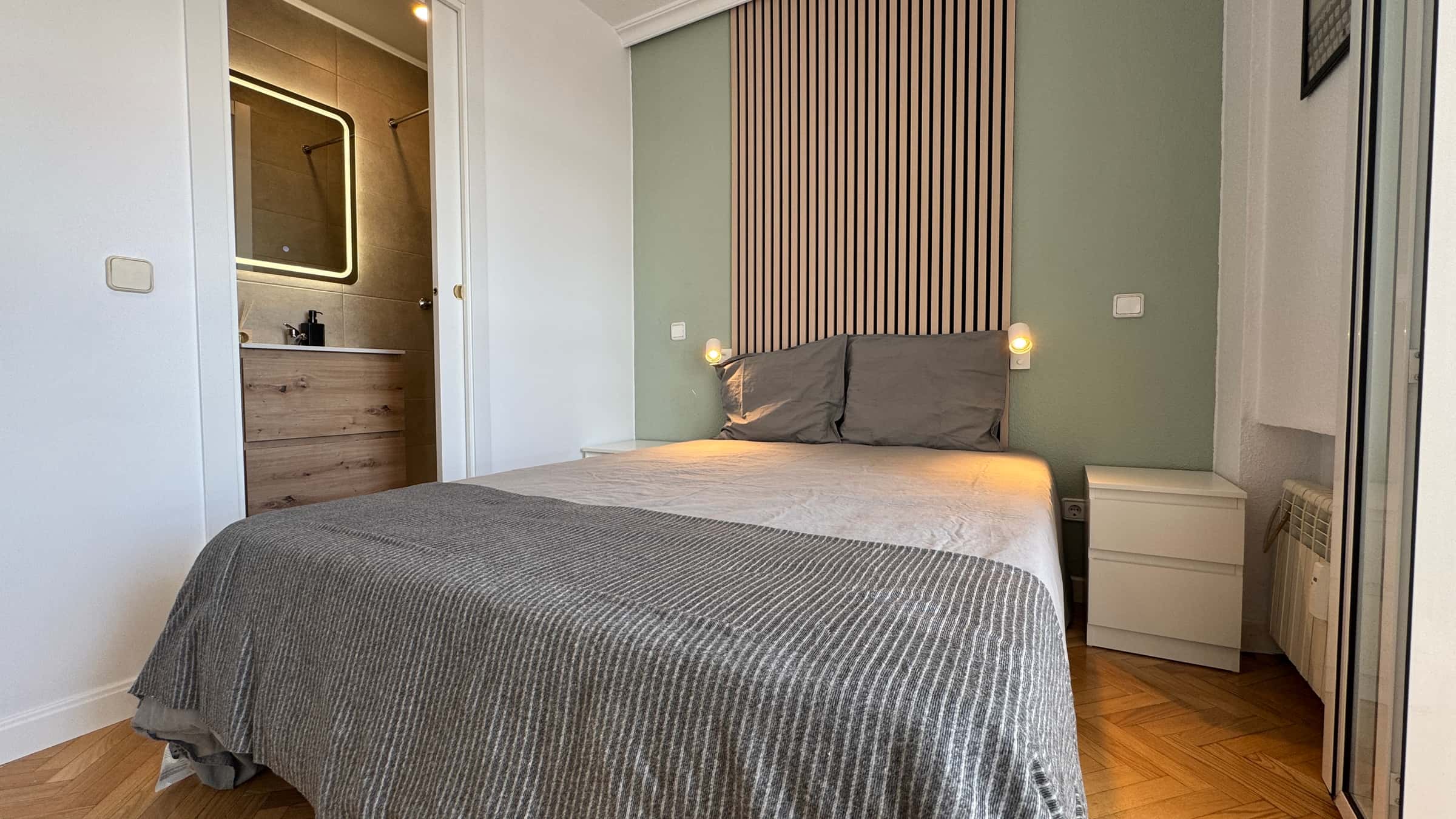 Chambre dans Calle de Tribaldos, Madrid pour 80 m² avec 4 chambres