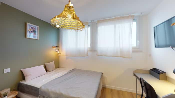 Listing photo thumbnail