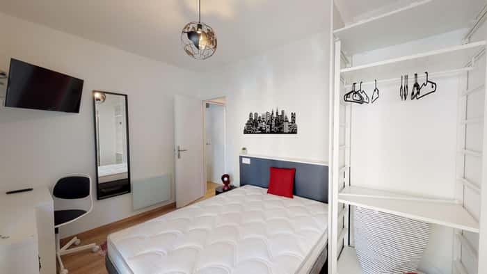 Listing photo thumbnail