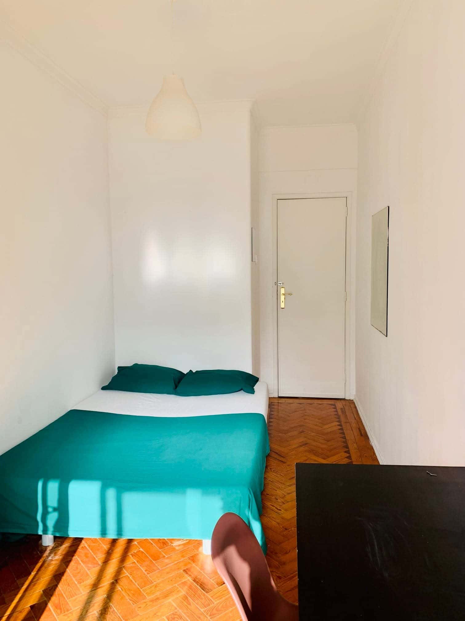 Quarto com cama de casal, com varanda, em apartamento com 3 quartos - FLAT S - S3