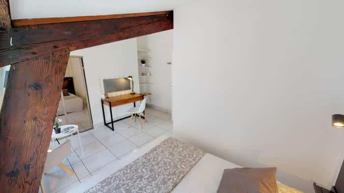 Listing photo thumbnail