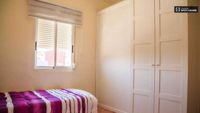 Listing photo thumbnail