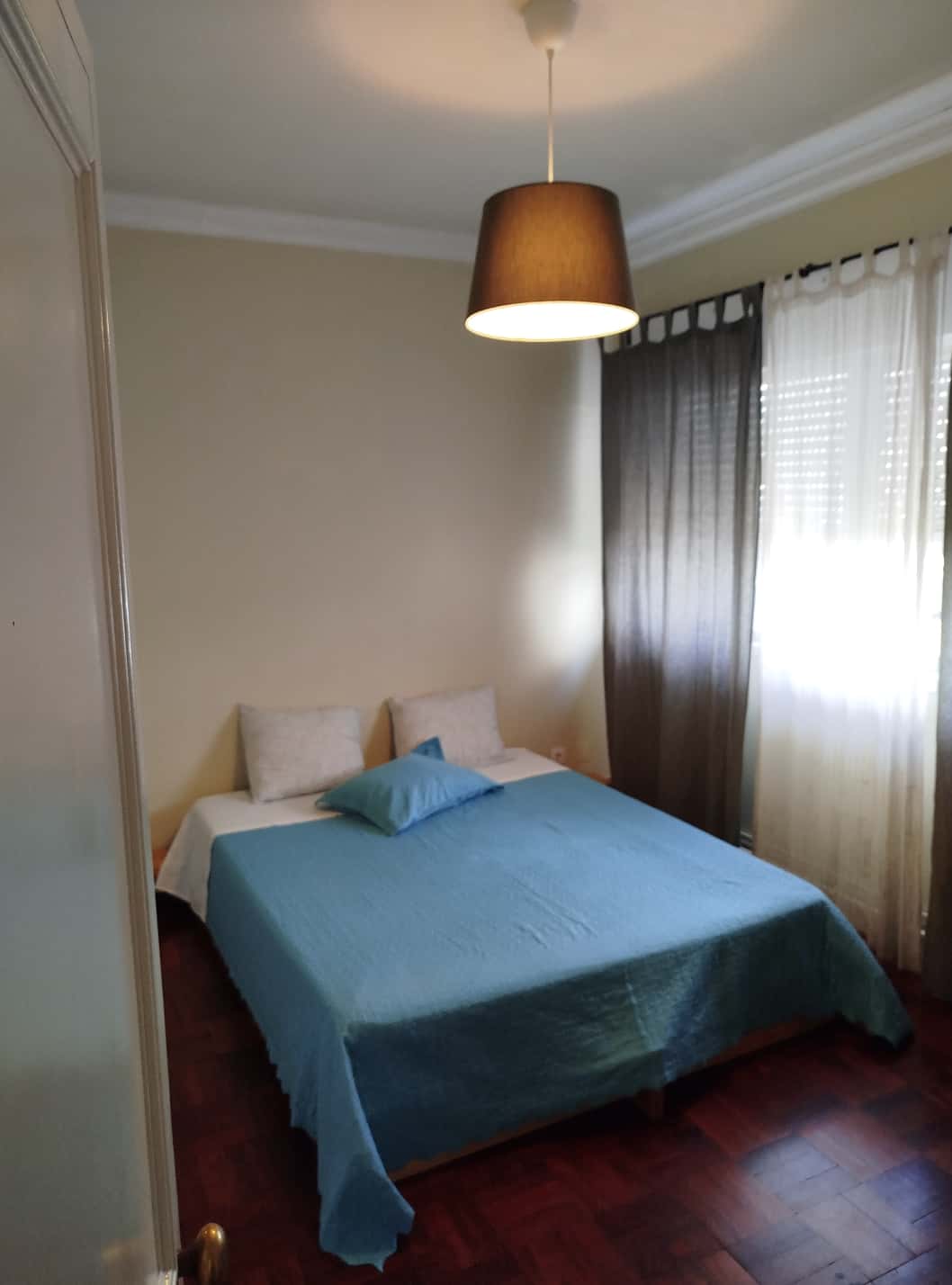 Room in a 10-bedroom house in Rua de Pedro Hispano, Porto