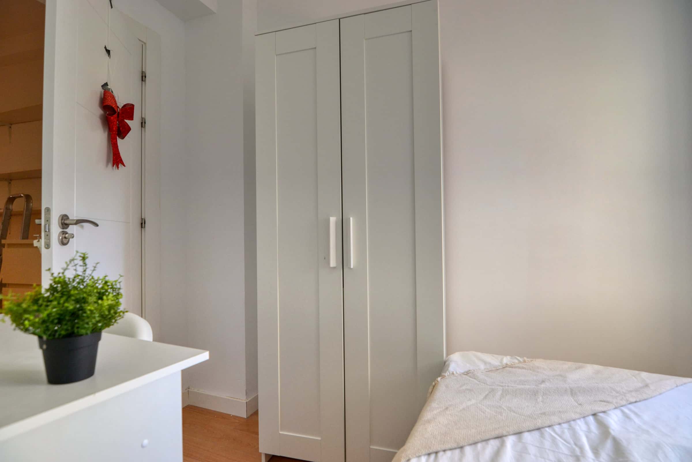 Zimmer in Calle de Cartagena, Madrid für 100 m² mit 5 Schlafzimmer