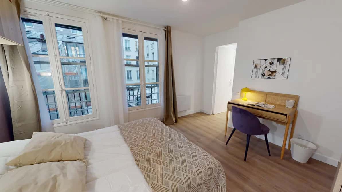 Stanza in Rue du Buisson Saint-Louis, Paris di 130 m² con 7 camere