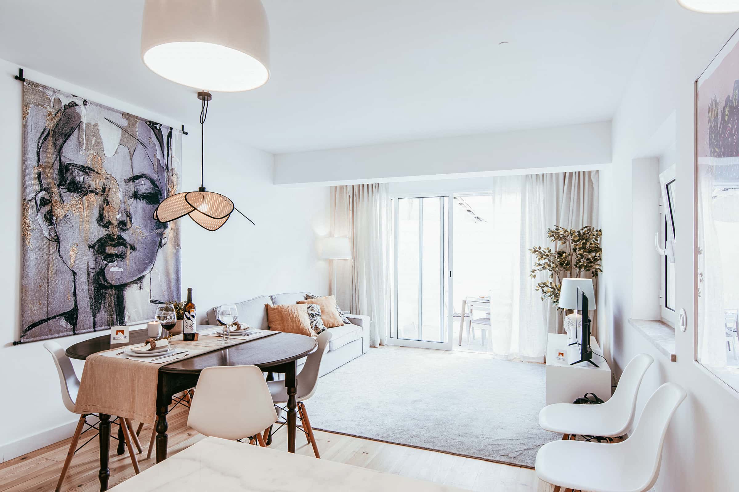 Modern & Charming Alges