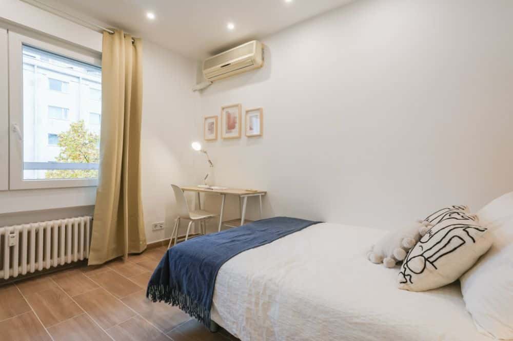 Habitación espaciosa en Plaza España