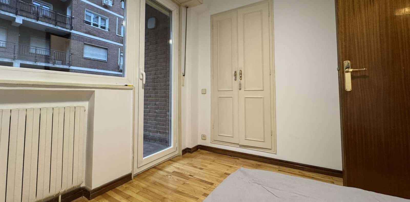 Double bed in Rooms for rent in the center of Madrid