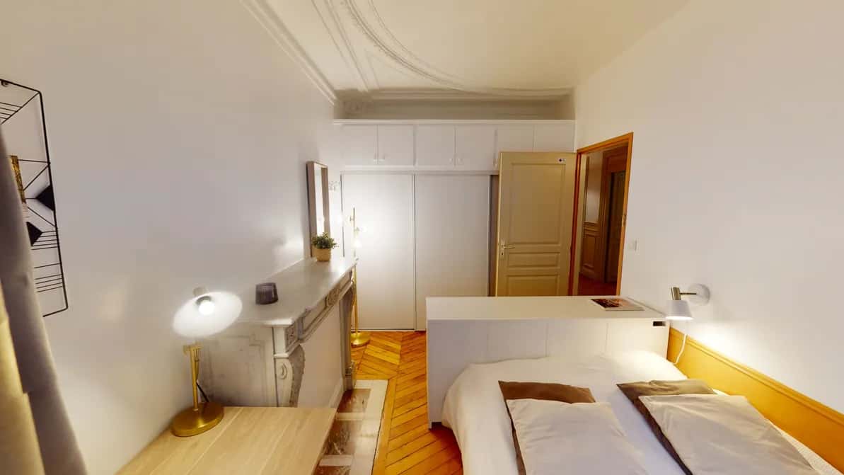 Room in Rue La Boétie, Paris for 100 m² with 4 bedrooms