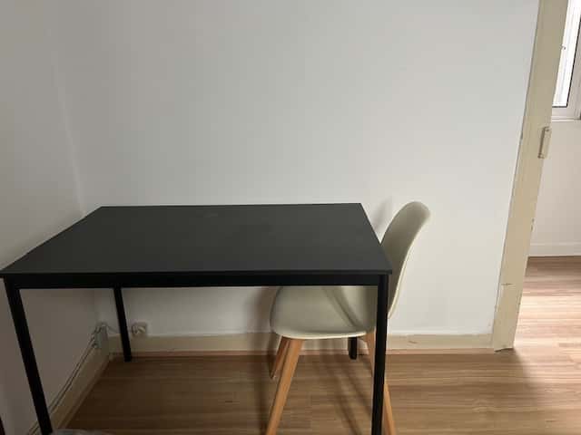 Quarto com cama de solteiro em apartamento com 8 quartos - FLAT E - SALDANHA 58E