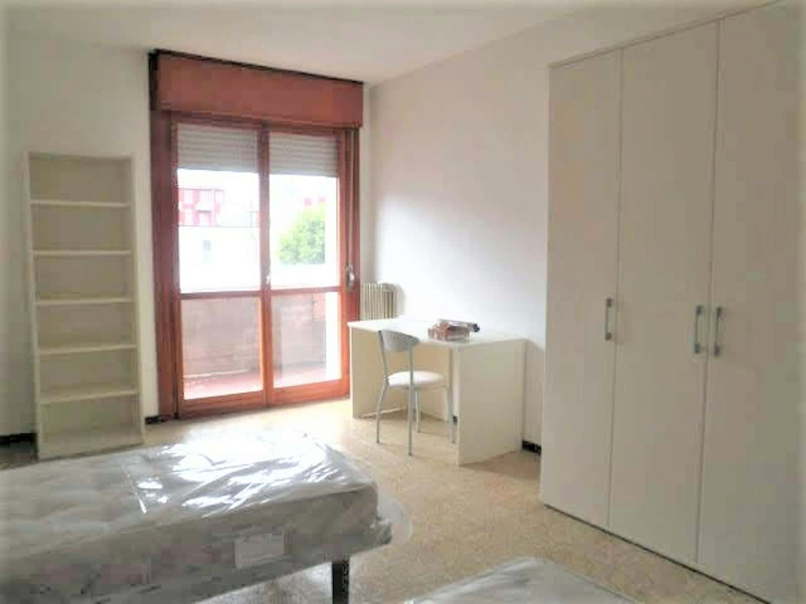 Zimmer in Via Curtatone, Verona für 85 m² mit 3 Schlafzimmer