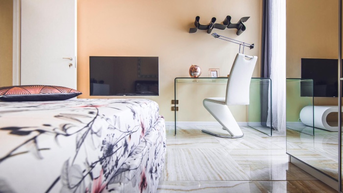 Listing photo thumbnail