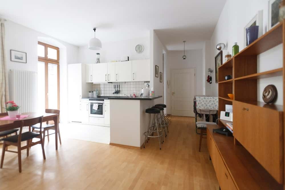 Angi: Drei Zimmer, zwei Etagen, zwei Balkone, zwei Badezimmer 3