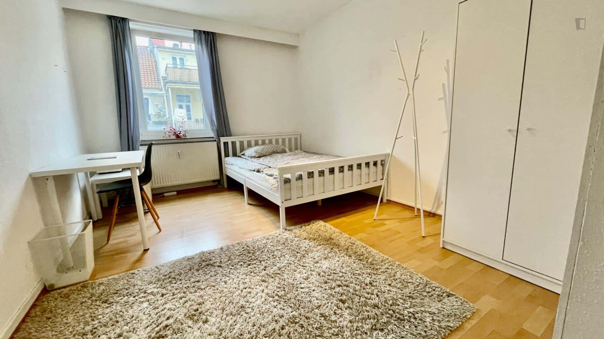Room in Friedrich-Ebert-Straße, Bremen with 5 bedrooms - Photo 2