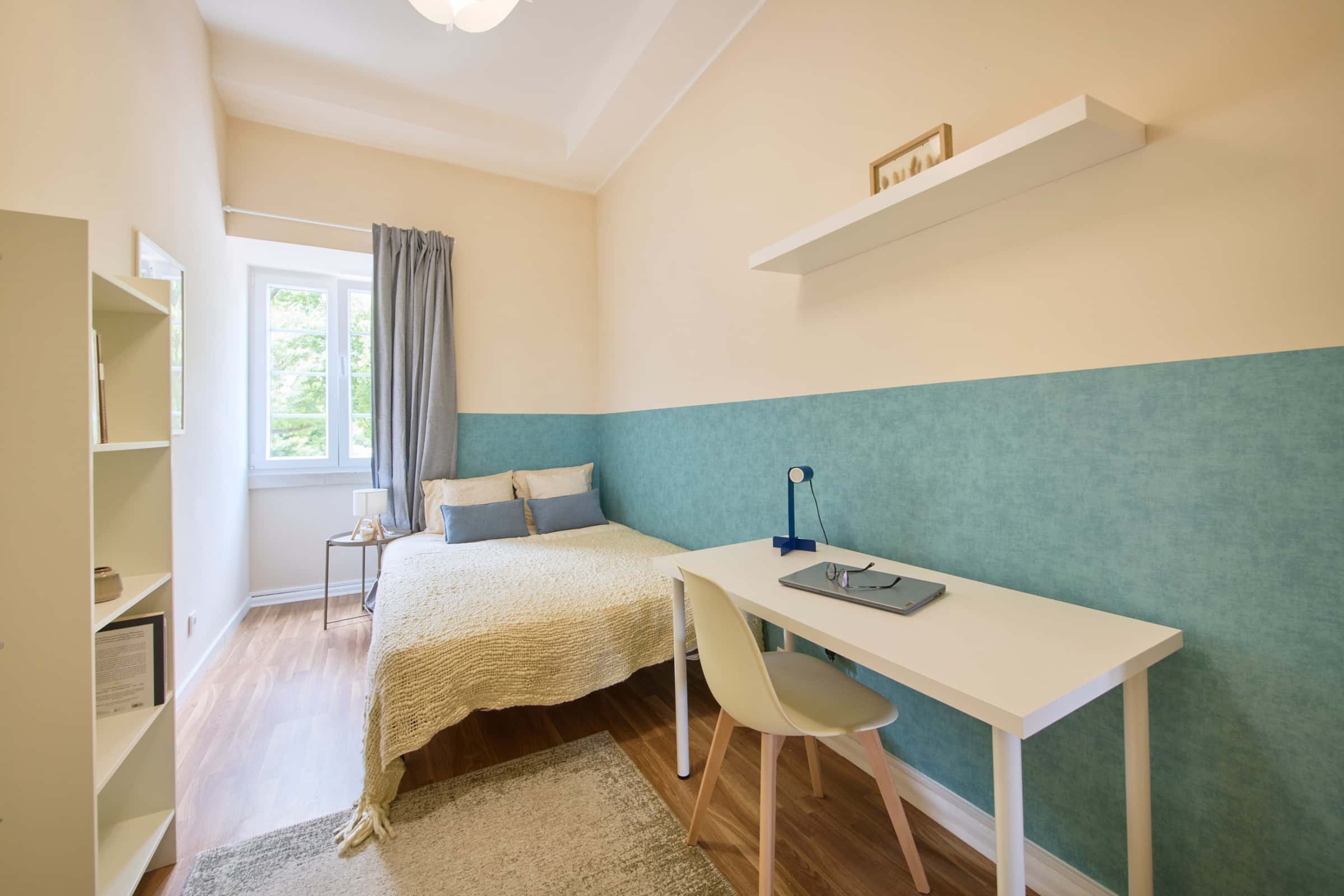 Room in Lisbon, close to the metro station Alameda - Room 5