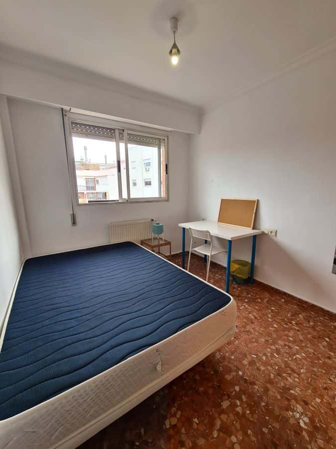 Habitación en piso de 5 habitaciones en Algirós