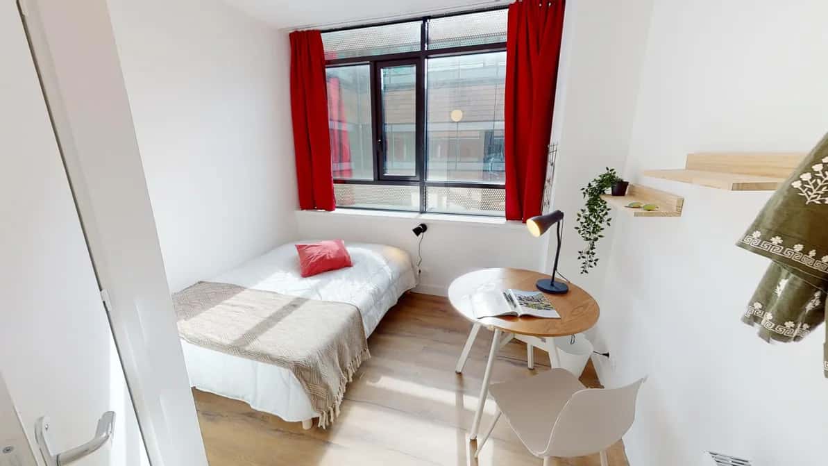 Quarto em Avenue Sainte-Anne, Asnières-sur-Seine para 193 m² com 11 quartos