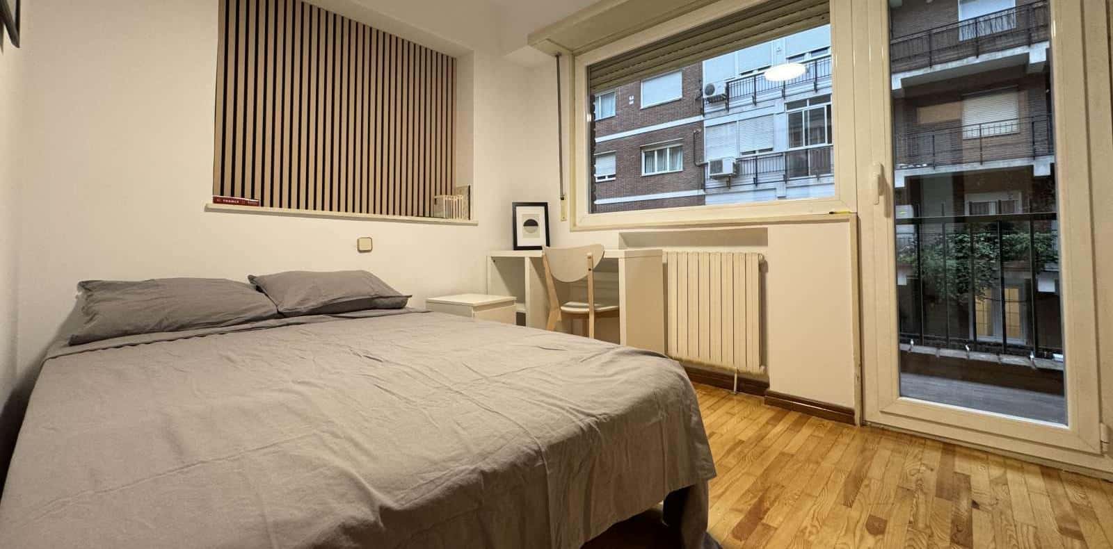 Double bed in Rooms for rent in the center of Madrid