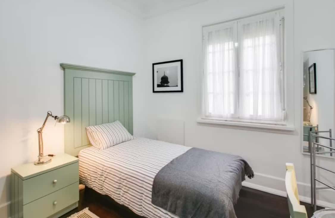 Comfy Room with Windows in Saldanha - VH IV- R6