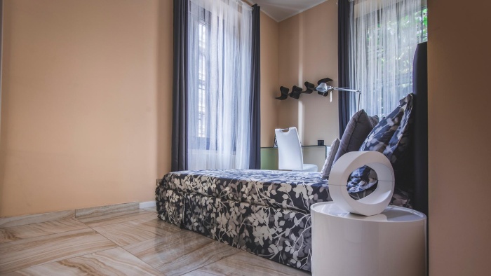 Listing photo thumbnail