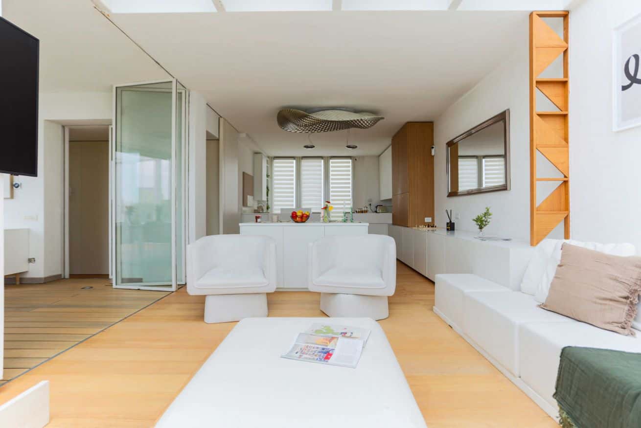 Straordinario trilocale con terrazza e vasca all'aperto