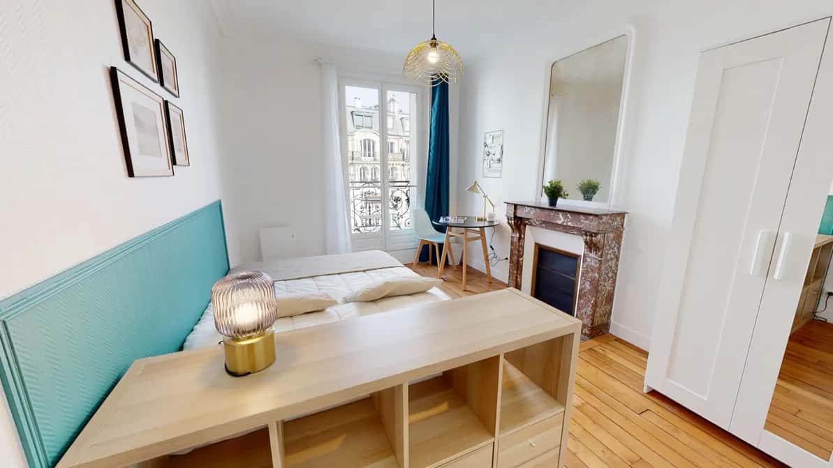 Chambre dans Rue des Cloys, Paris pour 155 m² avec 9 chambres