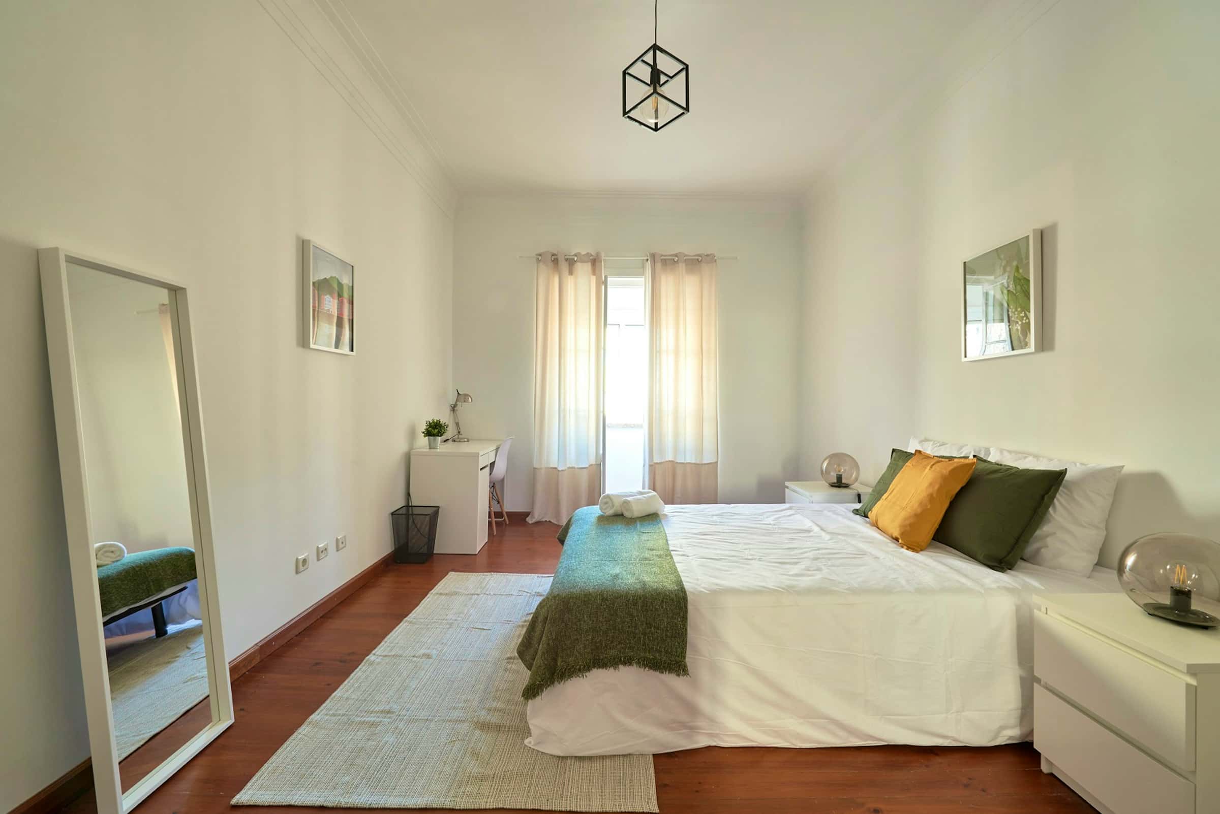 Bedroom in a 6-bedroom apartment in Av. João XXI, Lisbon - Room 4